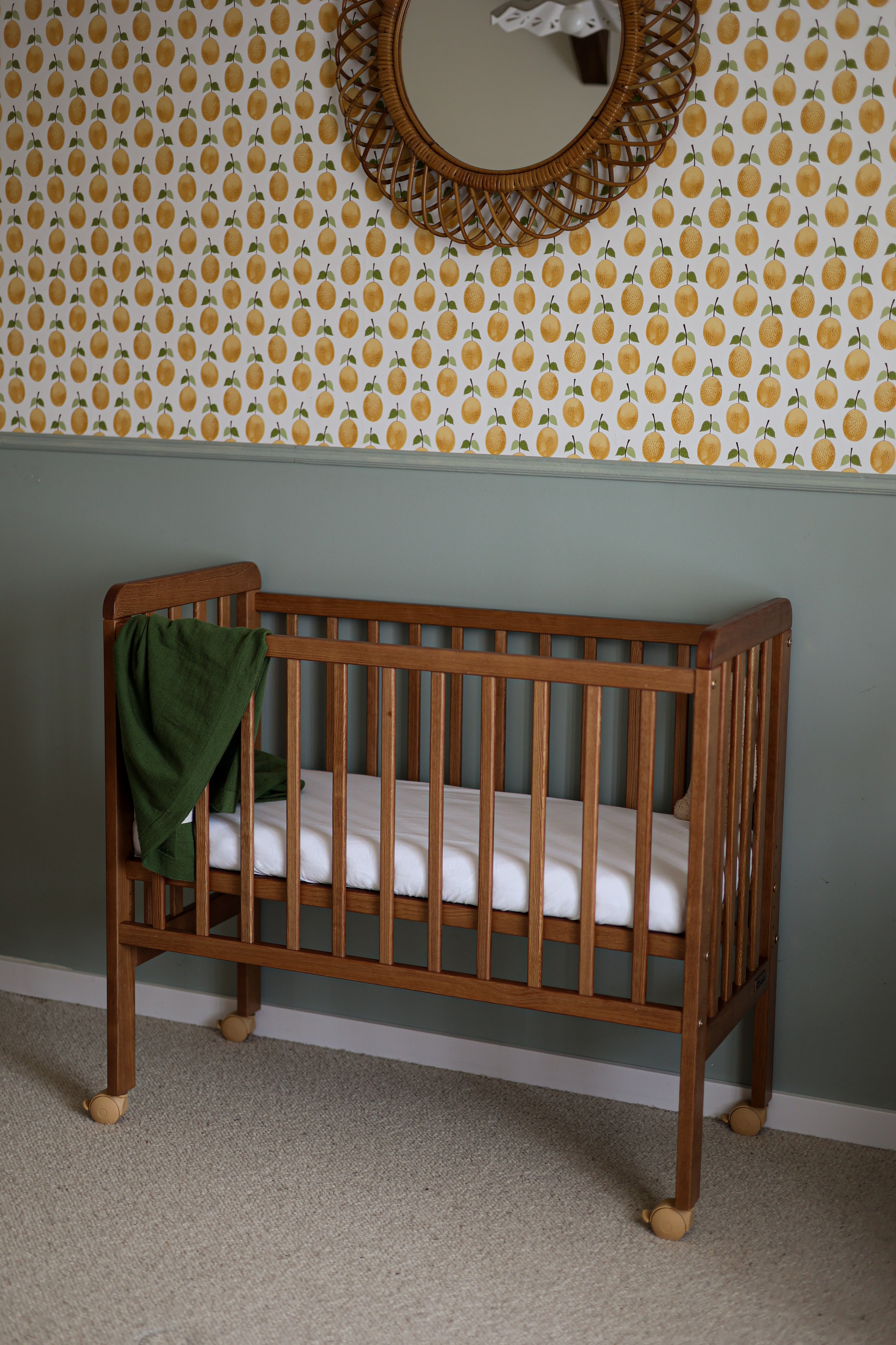 Woodies Wooden co-sleeper - Vintage - second Chance, like new  - Hola BB